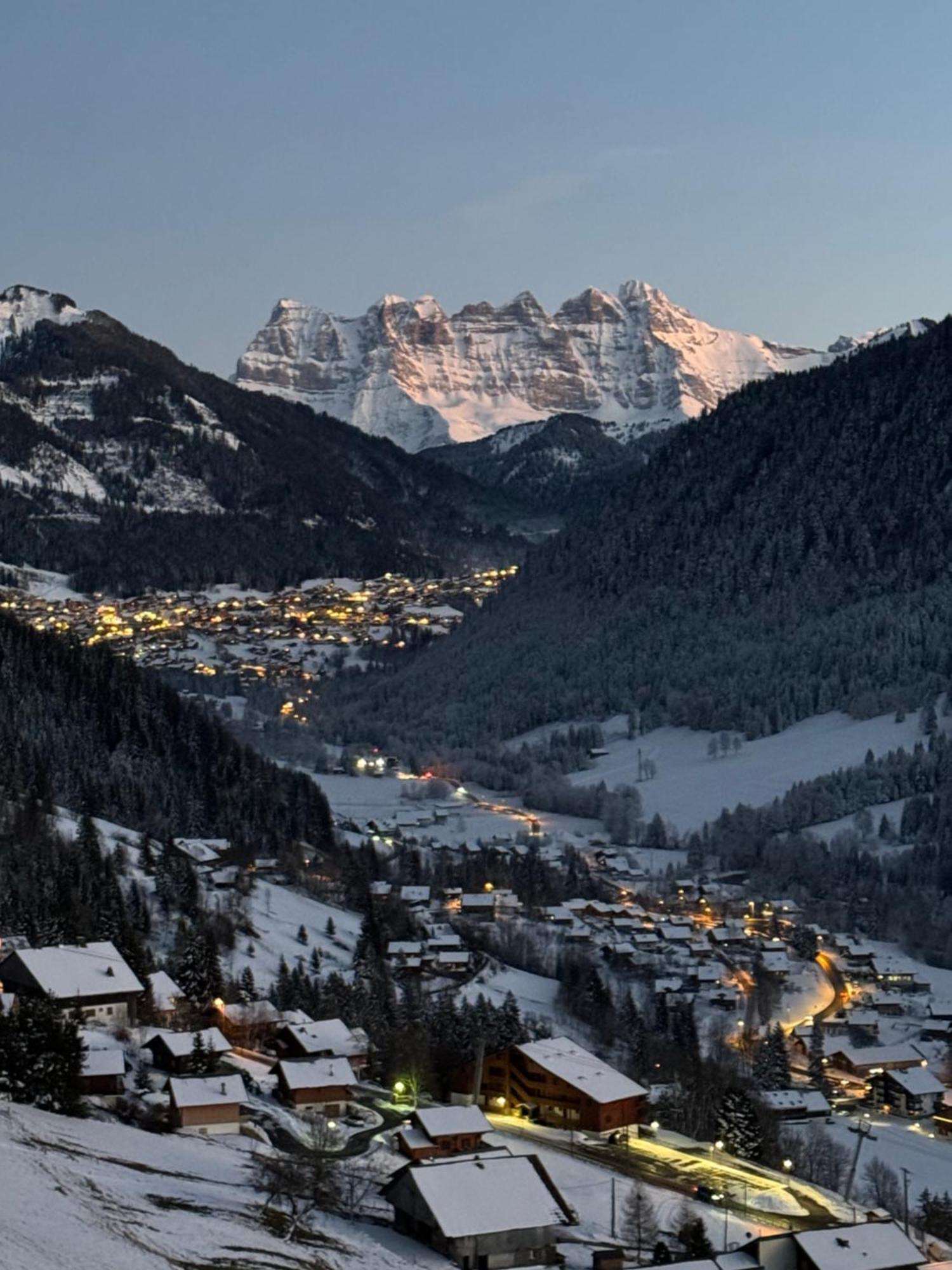 Charming, Cosy Chalet Nestled In A Breathtaking Surrounding With Spectacular, Stunning Mountain Views Abondance Zewnętrze zdjęcie